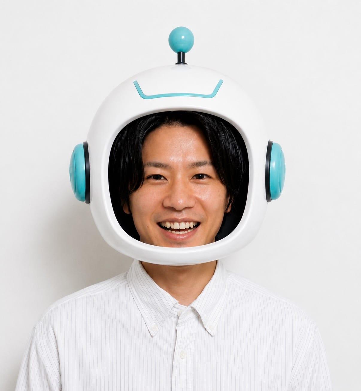 AIのがっこう。のロボットヘルメットをかぶった株式会社イーディーエーの竹末雄